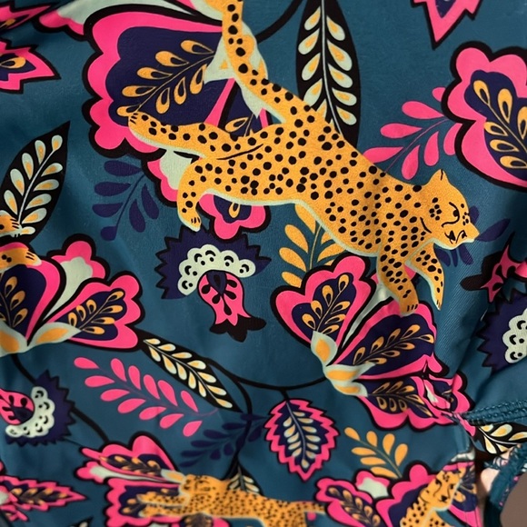 Boden size 8 Rashguard Vibrant Jungle Print Top - Picture 5 of 5